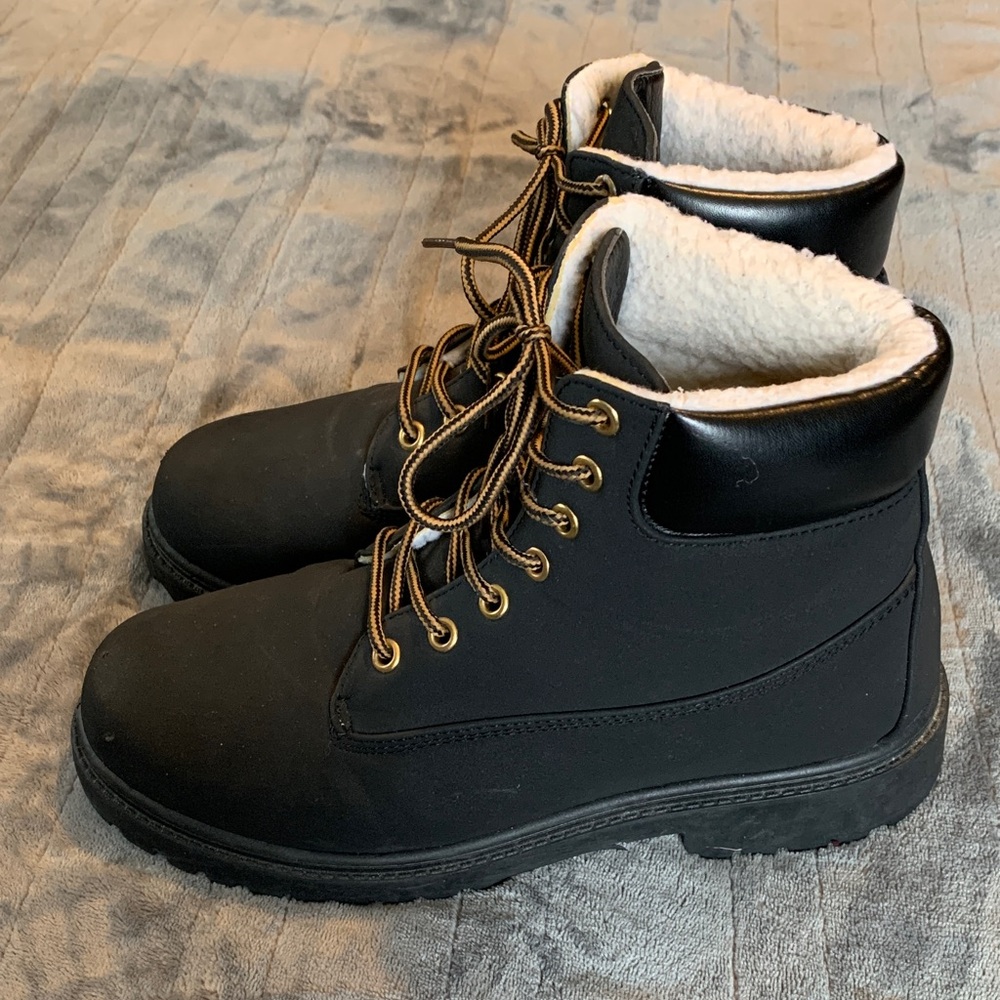 Black unisex Boots Womans 9 men’s size 7 winter/work universal combat style